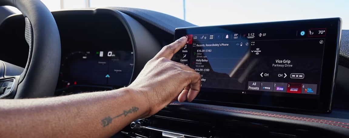 2. Large Touchscreen Displays for an Immersive Experience