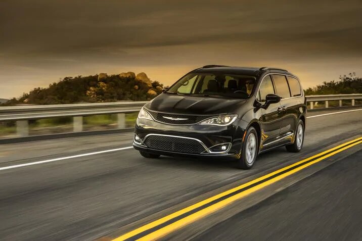 2017 Chrysler Pacifica Touring-L Plus