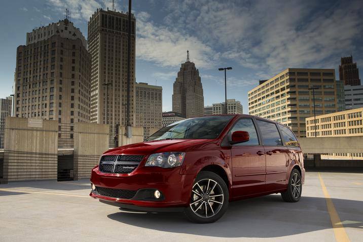 Difference between dodge grand caravan sxt hot sale and gt