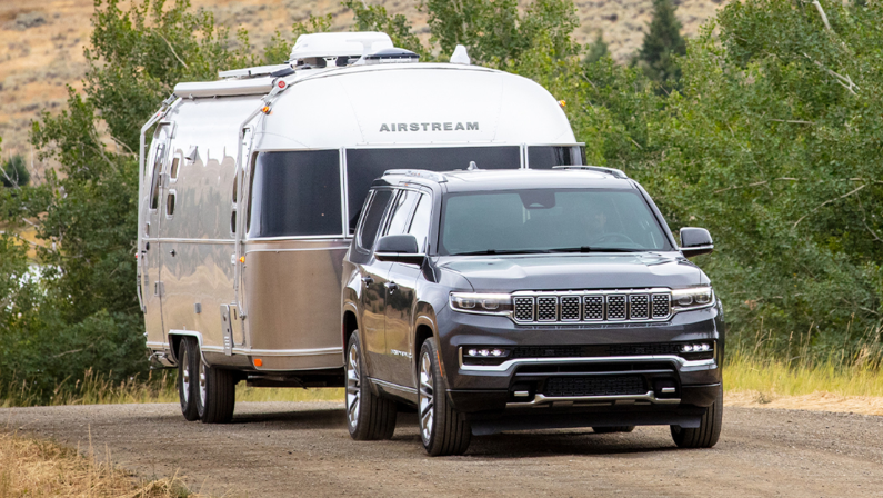 Best Luxury SUVs for Towing 