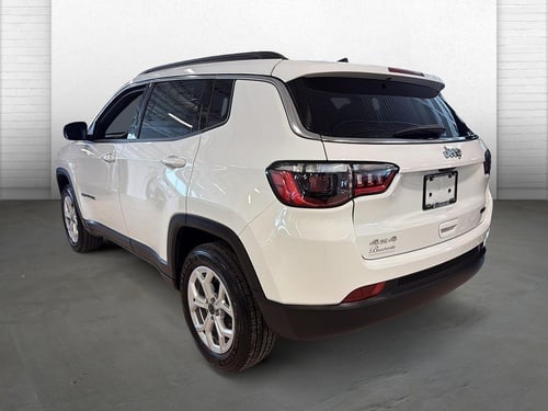 Jeep Compass North 2026 extérieur vue de l'arrière côté conducteur