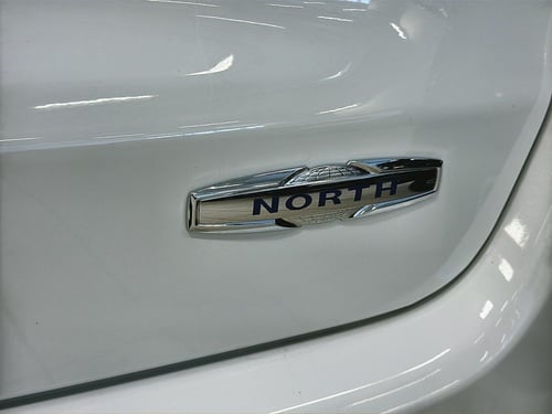 Jeep Compass North 2026 extérieur vue en gros plan du logo north