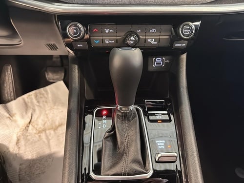 Jeep Compass North 2026 intérieur gros plan sur le levier sélecteur