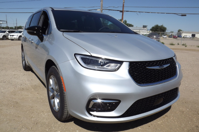 2026 Chrysler Pacifica - Side View