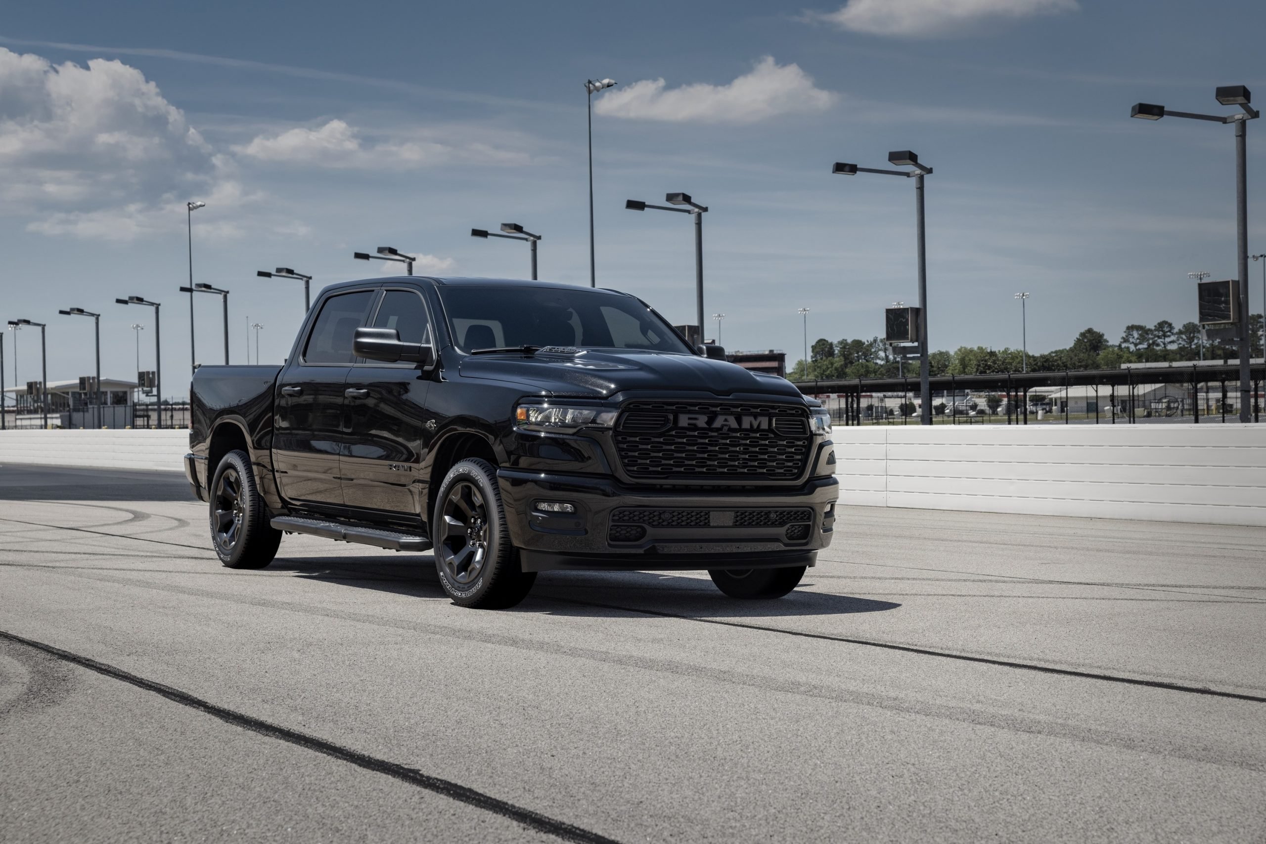 2026 Ram 1500 Black Express with HEMI® V-8 front 3/4 slider_widget-14-6