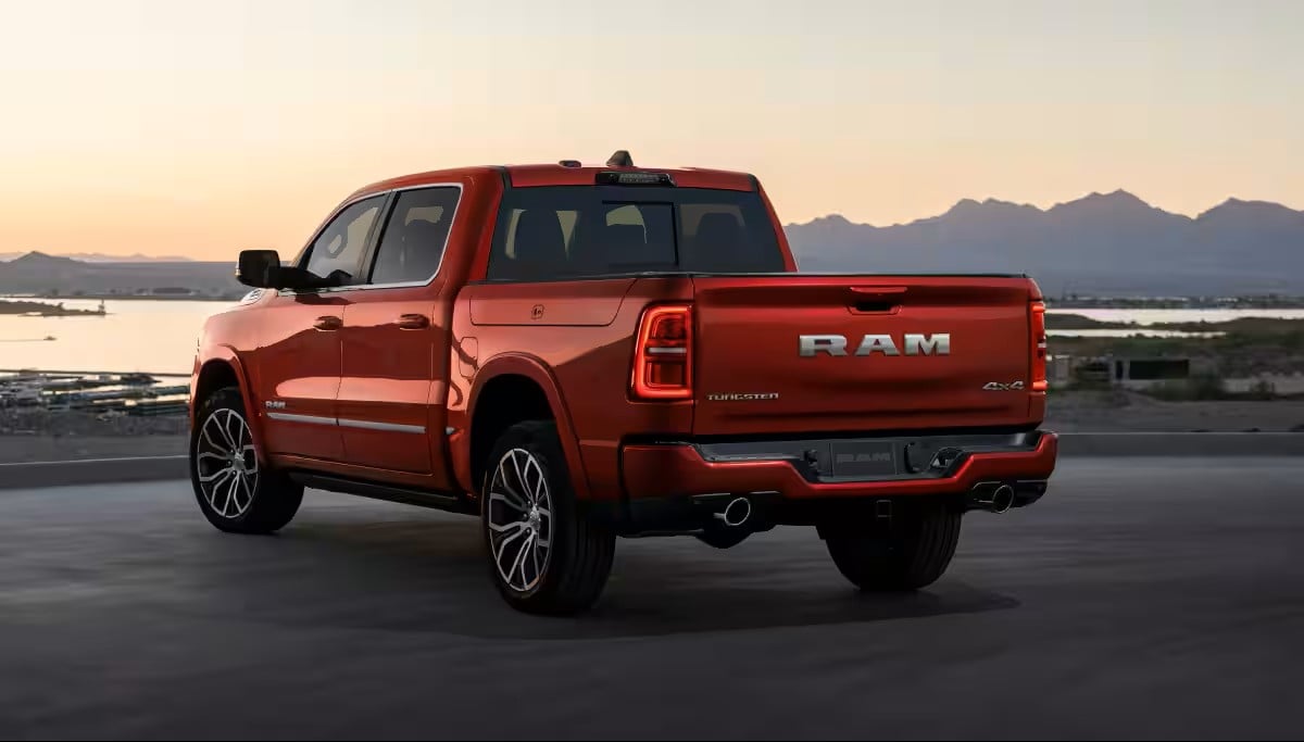 my26-ram-1500-gallery-pillar-thumbnail11-desktop.jpg.image.1440 slider_widget-16-4