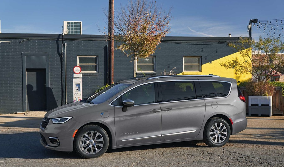 2025 Chrysler Pacifica Hybrid Safety