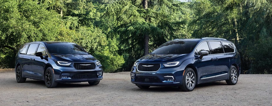 2025 Chrysler Pacifica Hybrid in Calgary, AB